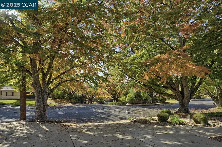 14 Huntoon Ct, Walnut Creek, CA 94596 - Image #2