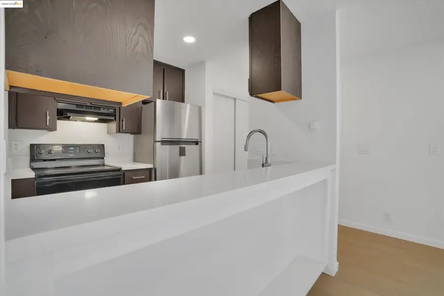 29621 Red Oak Ct #6, Hayward, CA 94544 - Image #2