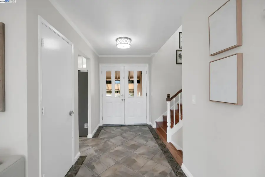 27956 Edgecliff Way, Hayward, CA 94542 - Image #3