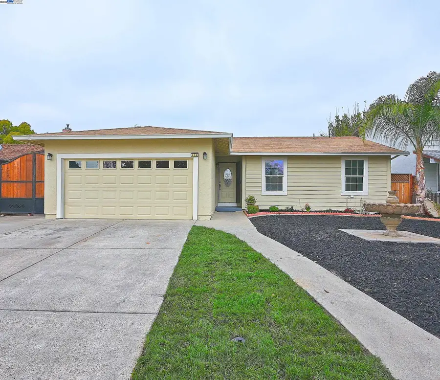 974 Walnut Dr, Oakley, CA 94561 - Image #2