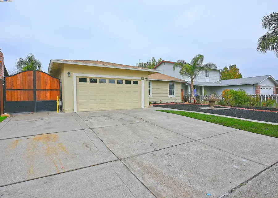 974 Walnut Dr, Oakley, CA 94561 - Image #3