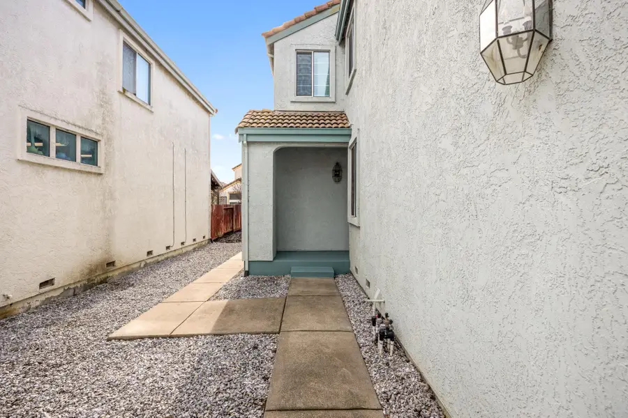 941 Mccoy Creek Cir, Suisun City, CA 94585 - Image #3