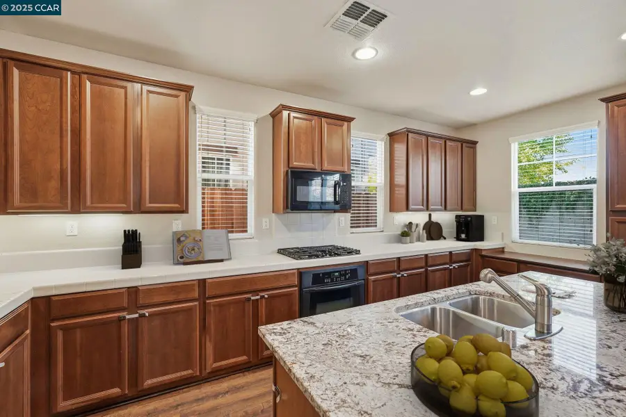 3893 Purple Finch Ln, Modesto, CA 95355 - Image #2