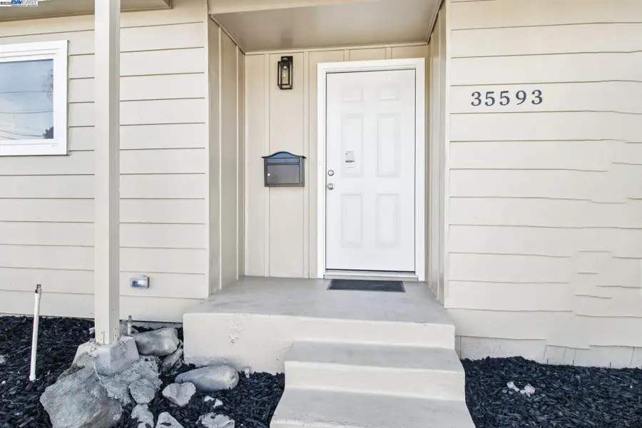 35593 Cleremont Dr, Newark, CA 94560 - Image #2