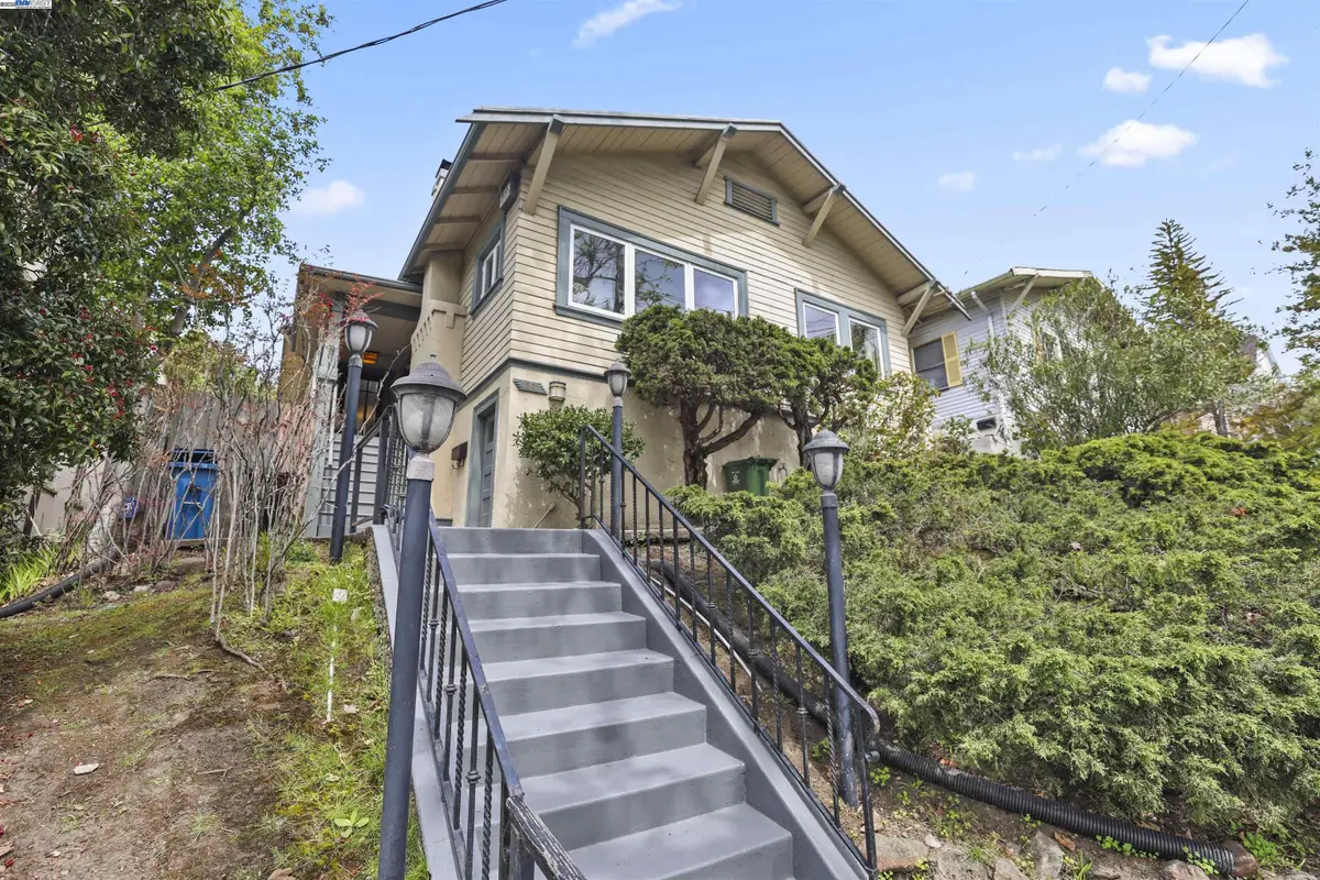 1361 Oakland Ave, Piedmont, CA 94611 - Image #1