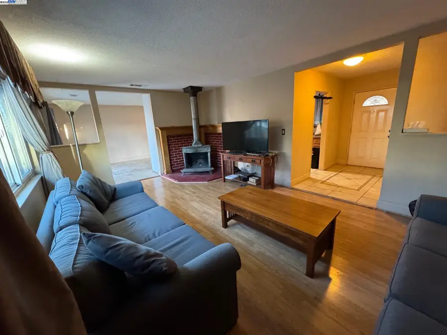 7608 Canterbury Ln, Dublin, CA 94568 - Image #3