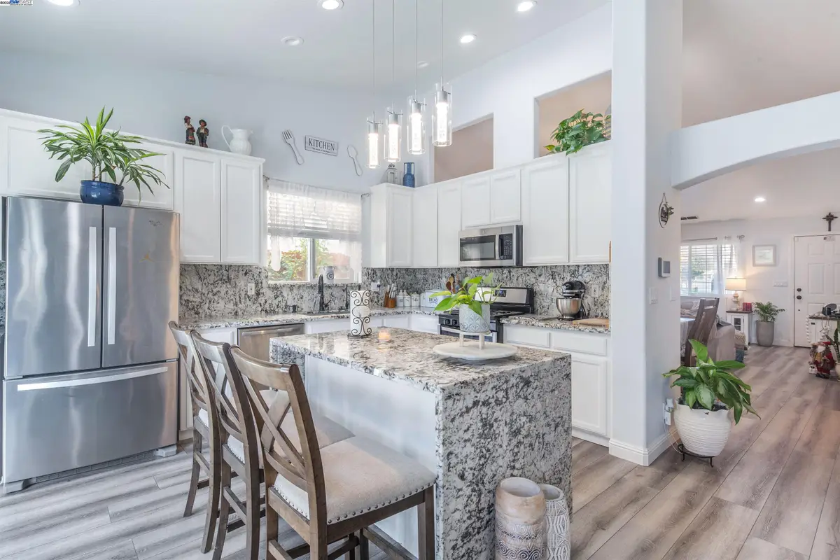 715 Bobcat Ln, Manteca, CA 95336 - #1