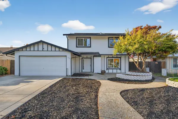 312 Lance Dr, Vacaville, CA 95687