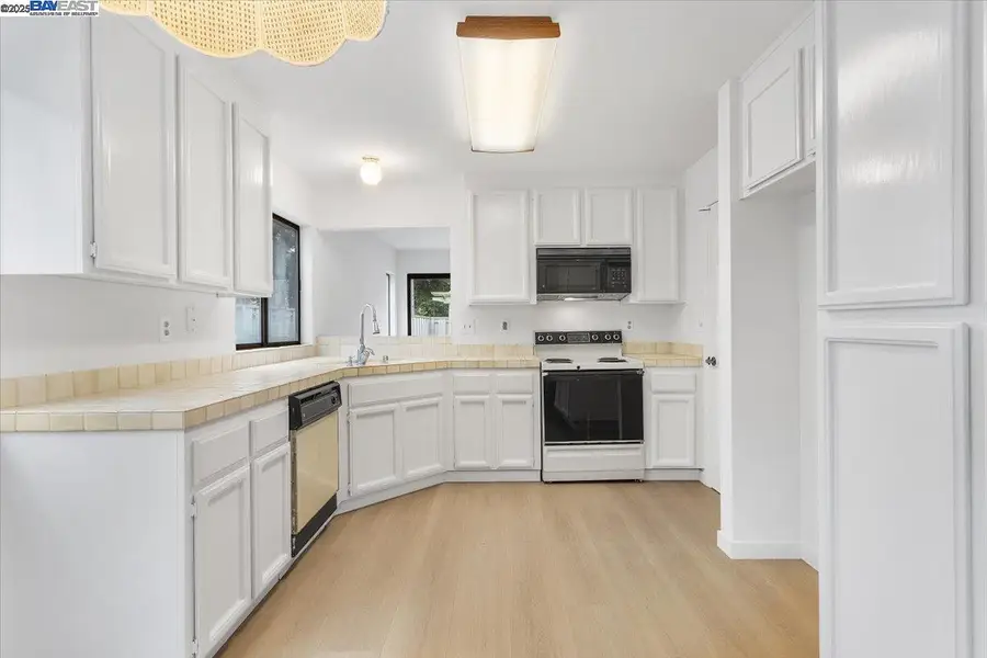 303 Delmonte Way, Pinole, CA 94564 - Image #2