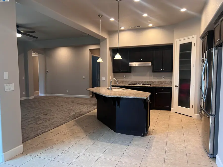 1110 Clearwater Creek Blvd, Manteca, CA 95336 - Image #2