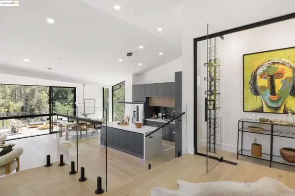 7270 Woodrow Dr, Oakland, CA 94611