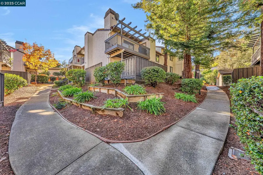 1383 Hull Ln, Martinez, CA 94553 - #2