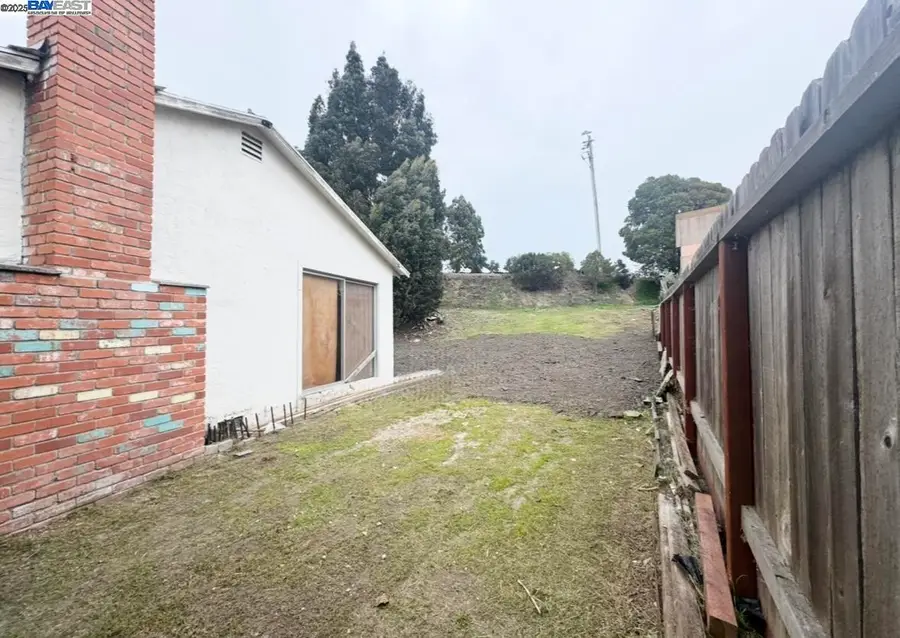 2147 Murphy Dr, San Pablo, CA 94806 - Image #2