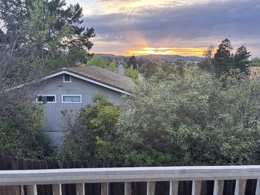 207 Midway Dr, Martinez, CA 94553 - Image #2