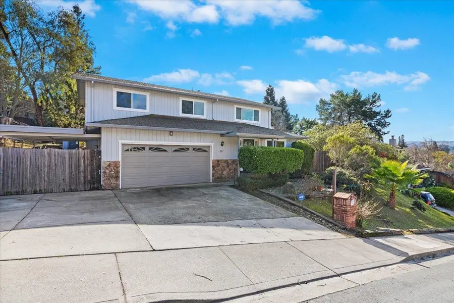 207 Midway Dr, Martinez, CA 94553 - Image #3