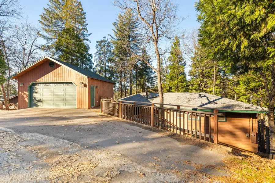 24248 Martingale Ln, Sonora, CA 95370 - Image #2