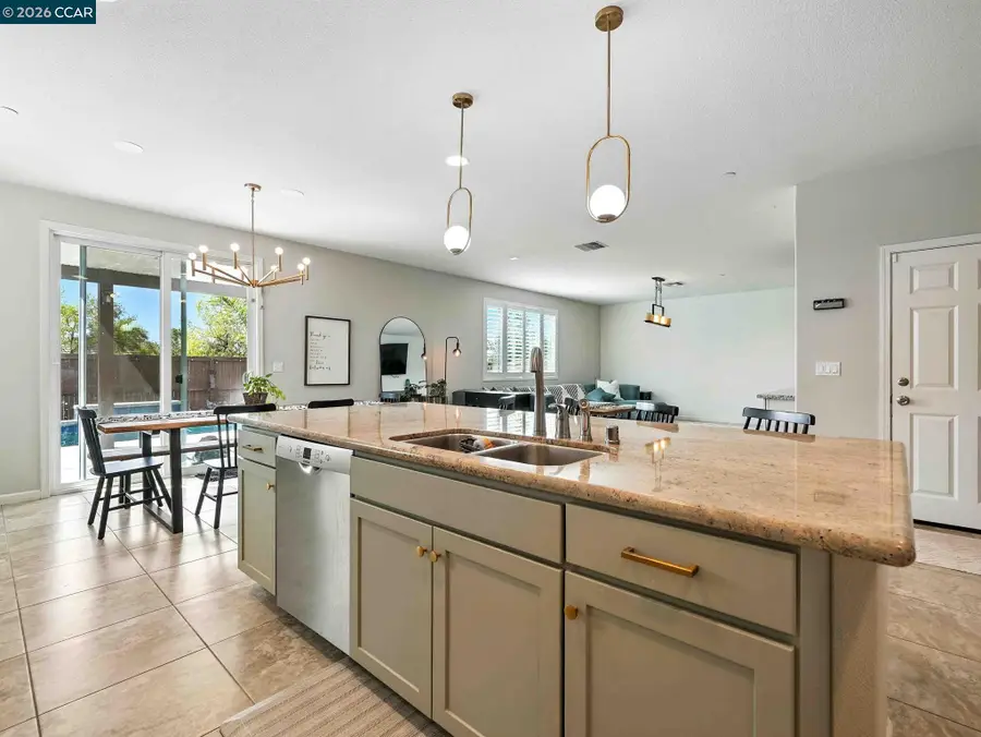 2433 Sanders Ln, Fairfield, CA 94533 - Image #3