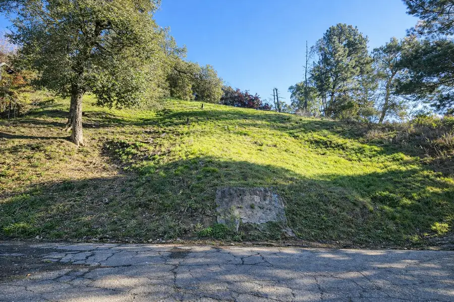 6842 Armour Dr, Oakland, CA 94611 - Image #2