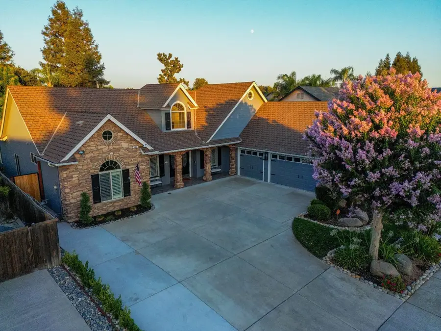 302 N Denton Court, Visalia, CA 93291 - Image #2