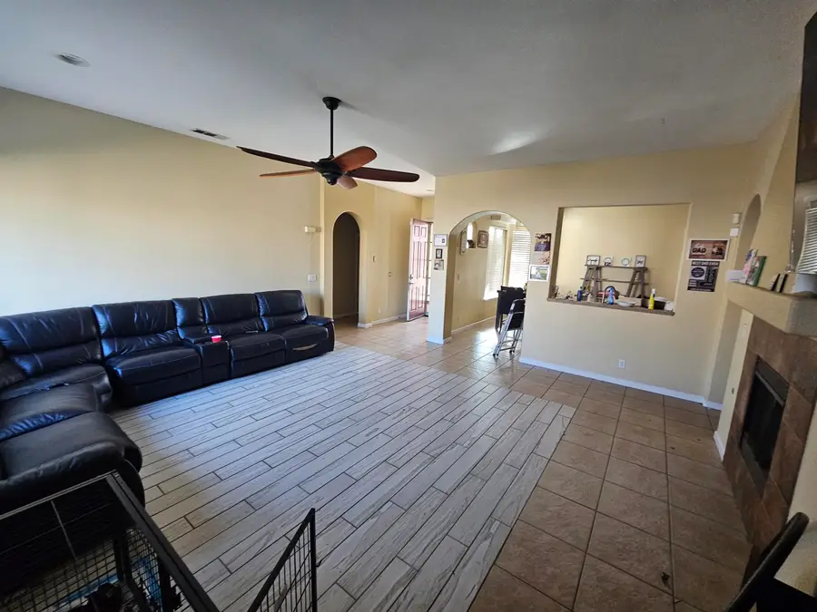 537 Bonanza Dr, Newman, CA 95360 - Image #2