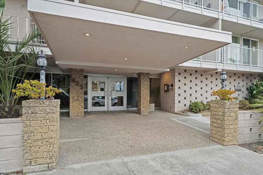 1425 Lakeside Dr #201, Oakland, CA 94612 - #3