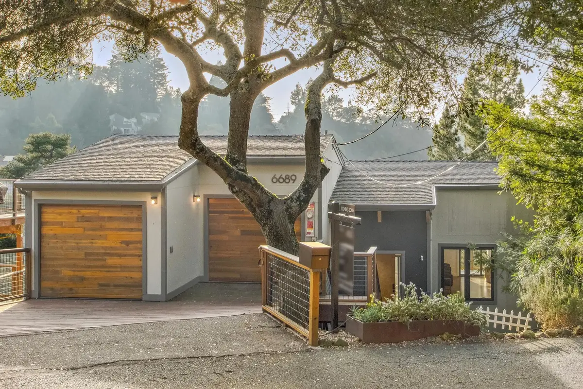 6689 Exeter Dr, Oakland, CA 94611 - Image #1