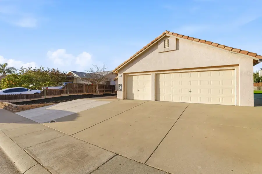 799 Morgans Ranch Cir, Galt, CA 95632 - Image #2