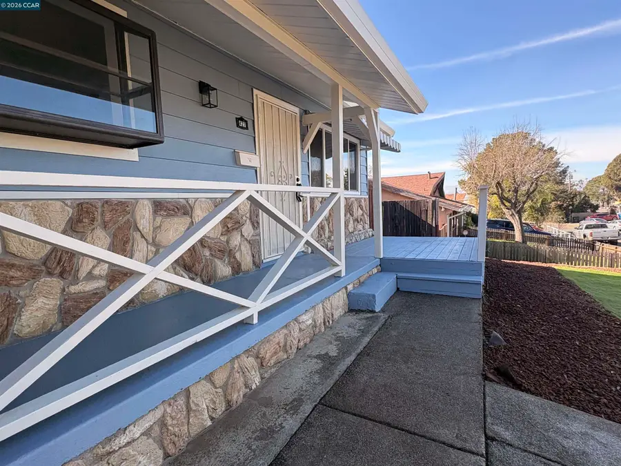 427 Ladera Dr, Vallejo, CA 94591 - Image #2