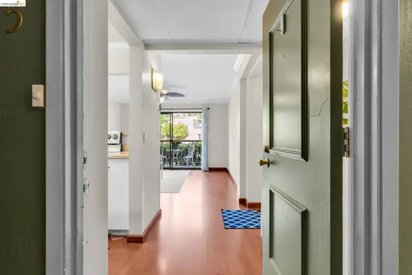 470 N Civic Dr #105, Walnut Creek, CA 94596