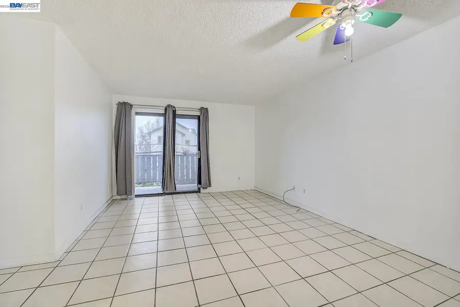 29300 Dixon St #207, Hayward, CA 94544 - #3