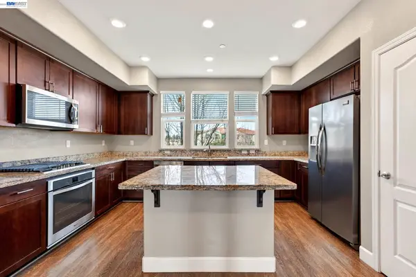 1320 Windswept Cmn #6, Livermore, CA 94550