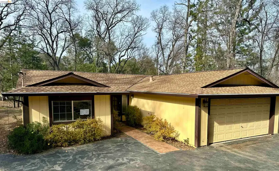 19046 Digger Pine St, Groveland, CA 95321 - #2