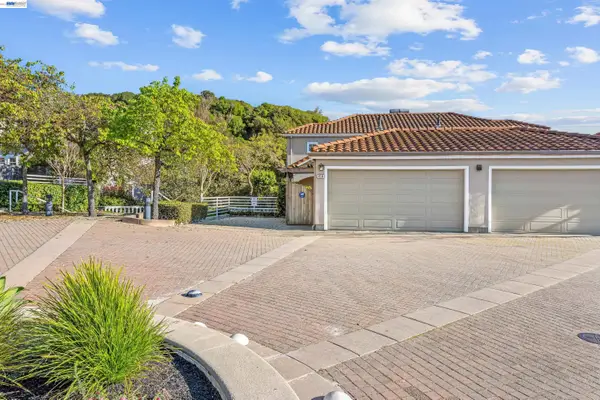 4636 Redwood Rd, Oakland, CA 94619