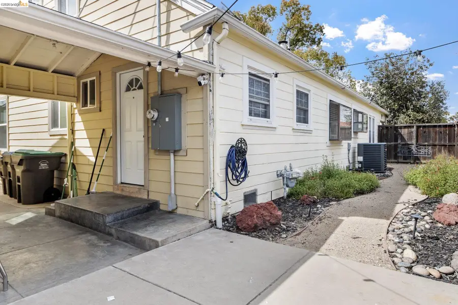 328 W Walnut St, Stockton, CA 95204 - #3