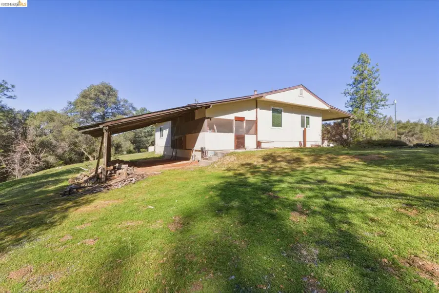 17807 Harper Rd., Groveland, CA 95305 - #2