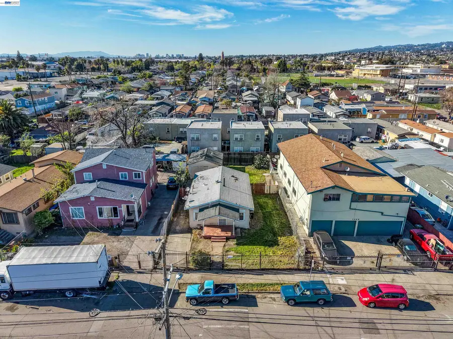 1061 71st Ave, Oakland, CA 94621 - #2
