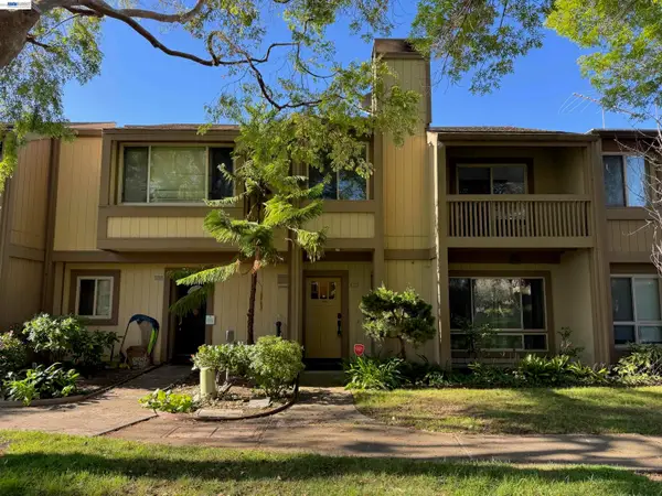 3211 Phoenix Ln, Alameda, CA 94502