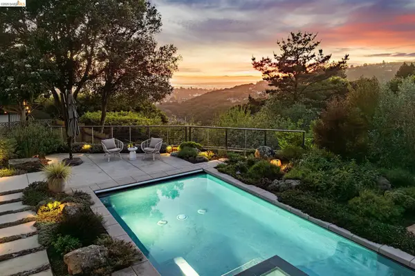 7919 Phaeton Dr, Oakland, CA 94605