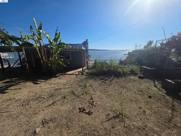 40 Sandy Beach Rd, Vallejo, CA 94590