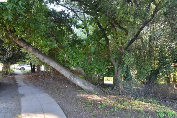 962 Regal Rd, Berkeley, CA 94708