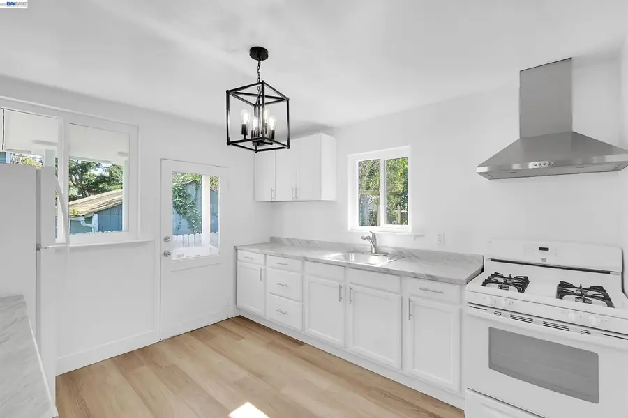 1467 Clay St, Hayward, CA 94541 - #2