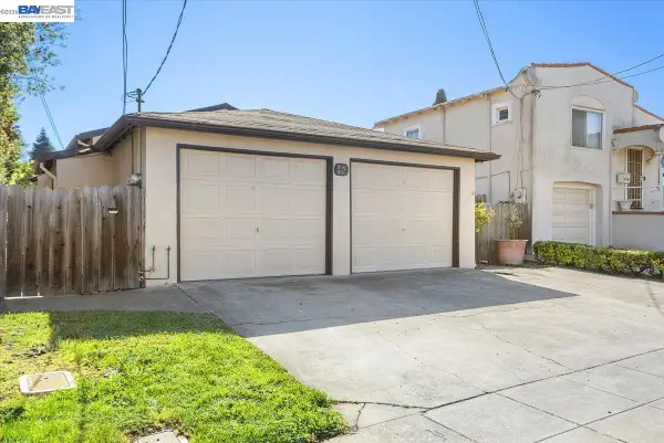 1848 Walnut St., Alameda, CA 94501