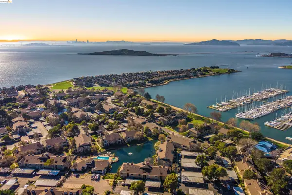 91 Marina Lakes Dr, Richmond, CA 94804