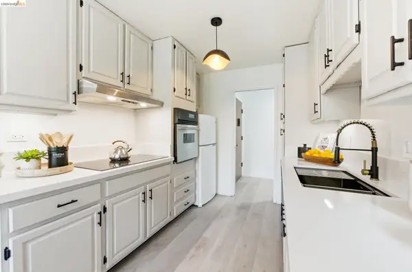 245 Montecito Ave #203, Oakland, CA 94610