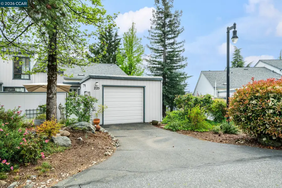 225 Woodside Ct, Grass Valley, CA 95945 - #2