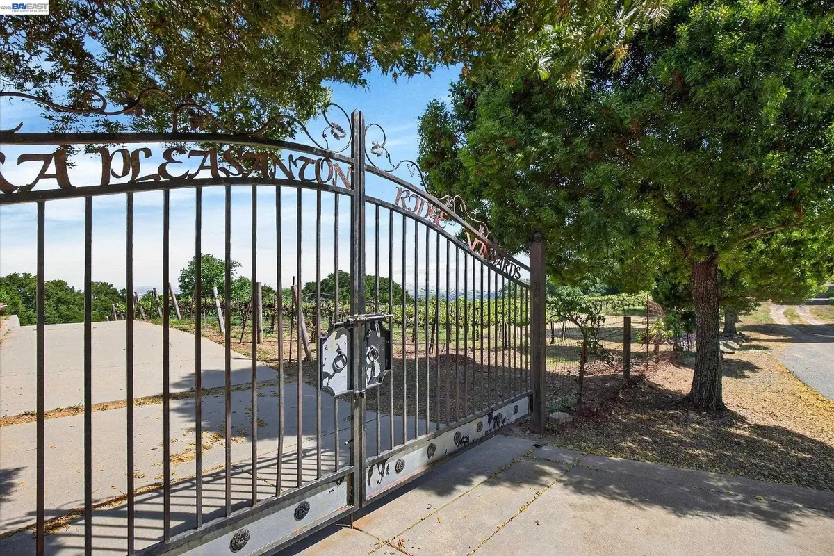 9500 Santos Ranch Rd, Pleasanton, CA 94588 - #1