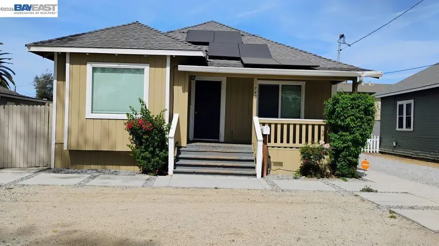 742 4th St, Hollister, CA 95023 - #2