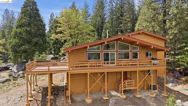 29621 Lassen Dr, Cold Springs, CA 95335