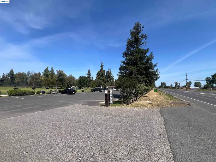 17051 Escalon Bellotta Rd, Escalon, CA 95320 - #2