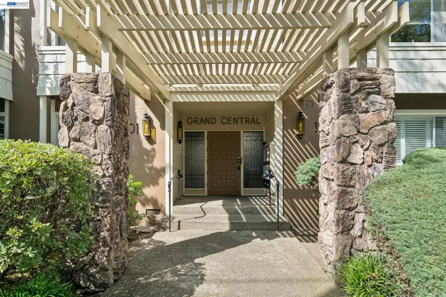 1701 Central Ave #R, Alameda, CA 94501 - #2